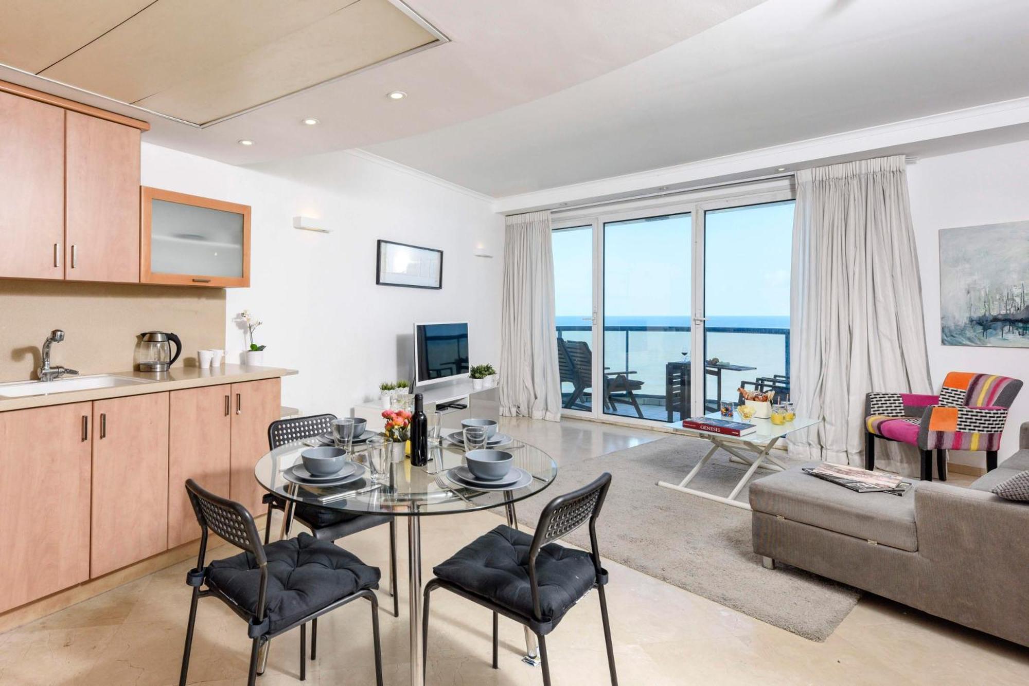 Superb Beachfront Apartments With Shelter By Sea N' Rent 텔아비브 외부 사진